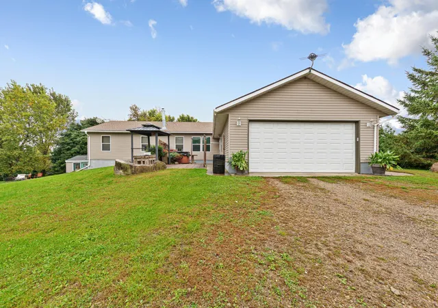 Photo 2 of Single family home for sale at 4052 108th Street Se, Blooming Prairie, MN 55917 | MLS# 7149547 | Listing updated on 2026-10-22