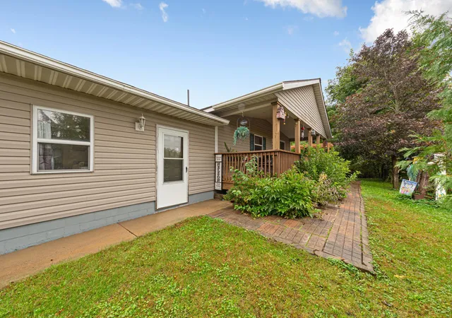 Photo 3 of Single family home for sale at 4052 108th Street Se, Blooming Prairie, MN 55917 | MLS# 7149547 | Listing updated on 2026-10-22