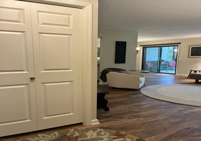 Listing Photo 5 - Condo for sale in building located at 997 Heritage Ct E, Saint Paul, MN 55127