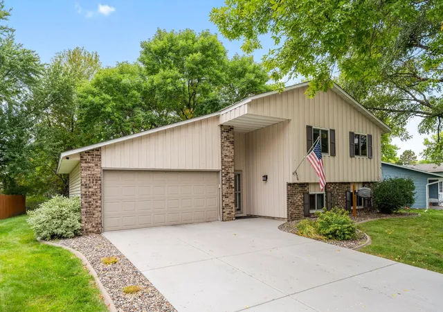 Photo 1 of Single family home for sale at 7476 Jeffery Ln S, Cottage Grove, MN 55016 | MLS# 7149571 | Listing updated on 2026-10-20