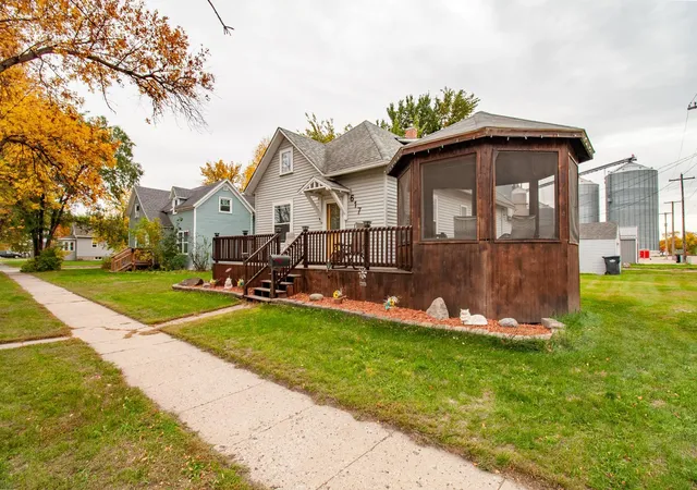 Photo 2 of Single family home for sale at 617 Nebraska Ave, Breckenridge, MN 56520 | MLS# 7149582 | Listing updated on 2026-10-19