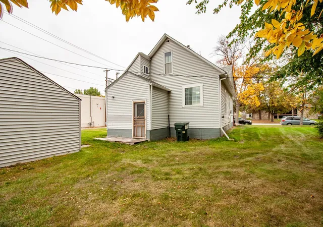 Photo 3 of Single family home for sale at 617 Nebraska Ave, Breckenridge, MN 56520 | MLS# 7149582 | Listing updated on 2026-10-19