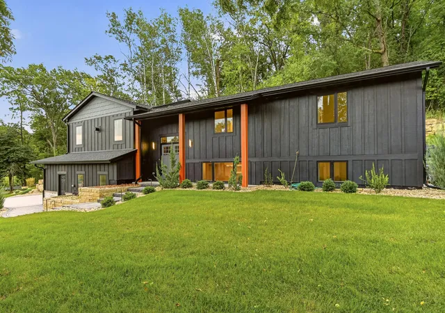 Photo 1 of Single family home for sale at 1810 Mayowood Rd Sw, Rochester, MN 55902 | MLS# 7149585 | Listing updated on 2026-09-24