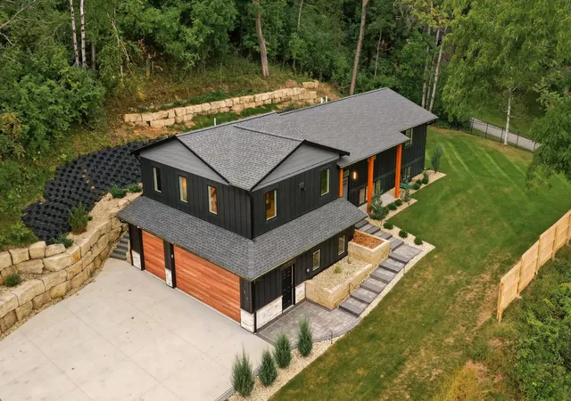 Photo 2 of Single family home for sale at 1810 Mayowood Rd Sw, Rochester, MN 55902 | MLS# 7149585 | Listing updated on 2026-09-24