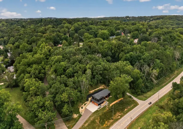 Photo 3 of Single family home for sale at 1810 Mayowood Rd Sw, Rochester, MN 55902 | MLS# 7149585 | Listing updated on 2026-09-24