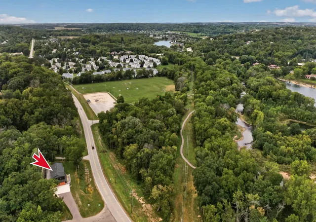 Photo 4 of Single family home for sale at 1810 Mayowood Rd SW, Rochester, MN 55902 | MLS# 7149585 | Listing updated on 2026-09-24