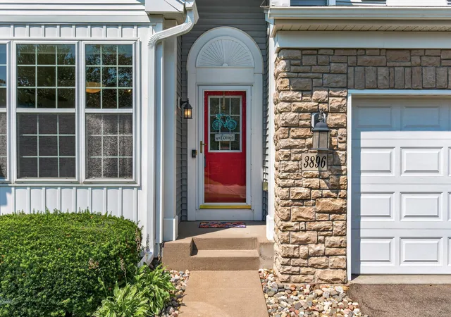 Photo 2 of Single family home for sale at 3896 Darling Dr, Saint Paul, MN 55125 | MLS# 7149588 | Listing updated on 2026-10-07