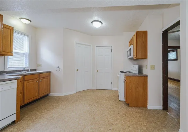 Photo 3 of Single family home for sale at 843 E Ivy Ave, Saint Paul, MN 55106 | MLS# 7149590 | Listing updated on 2026-10-02