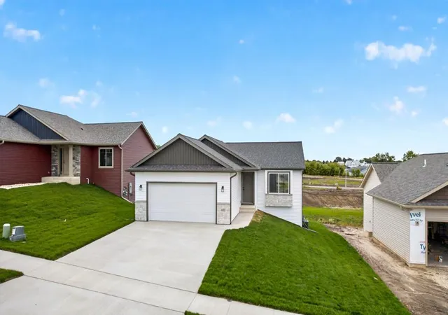 Photo 3 of Single family home for sale at 6152 Cody Ln Nw, Rochester, MN 55901 | MLS# 7149593 | Listing updated on 2026-09-26