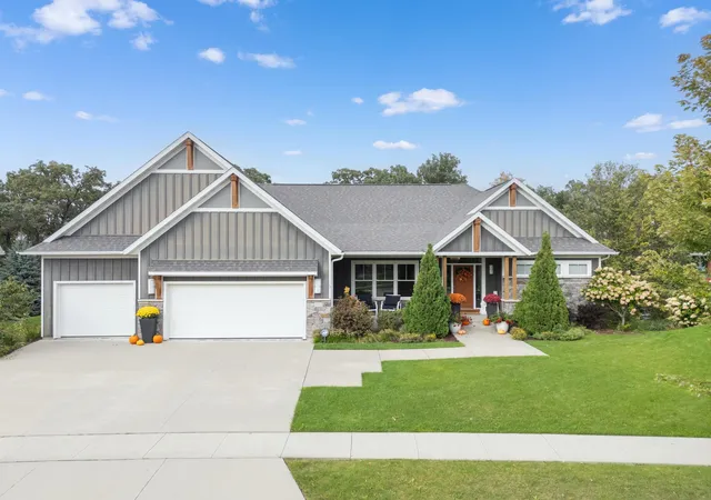 Photo 2 of Single family home for sale at 4053 Stone Point Dr Ne, Rochester, MN 55906 | MLS# 7149604 | Listing updated on 2026-10-22