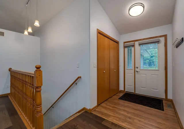 Photo 2 of Single family home for sale at 102 Loraine Dr, Lake Crystal, MN 56055 | MLS# 7149608 | Listing updated on 2026-09-25