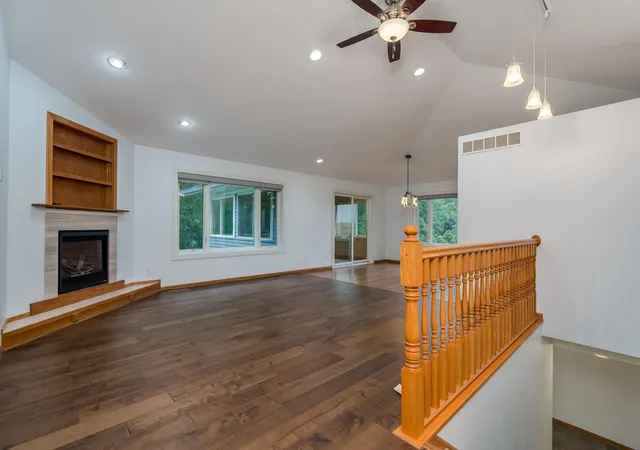 Photo 3 of Single family home for sale at 102 Loraine Dr, Lake Crystal, MN 56055 | MLS# 7149608 | Listing updated on 2026-09-25