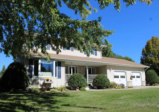 Photo 2 of Single family home for sale at 1709 Little John Ct, Thief River Falls, MN 56701 | MLS# 7149611 | Listing updated on 2026-09-25