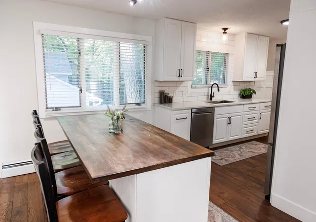 Photo 3 of Single family home for sale at 40 B St, Saint Paul, MN 55106 | MLS# 7149624 | Listing updated on 2026-09-30