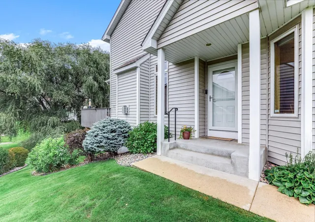 Photo 2 of Single family home for sale at 4626 Greenhaven Dr, Saint Paul, MN 55127 | MLS# 7149655 | Listing updated on 2026-10-08