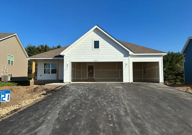Photo 1 of Single family home for sale at 10921 Henslowe Ave S, Cottage Grove, MN 55016 | MLS# 7149676 | Listing updated on 2026-10-22