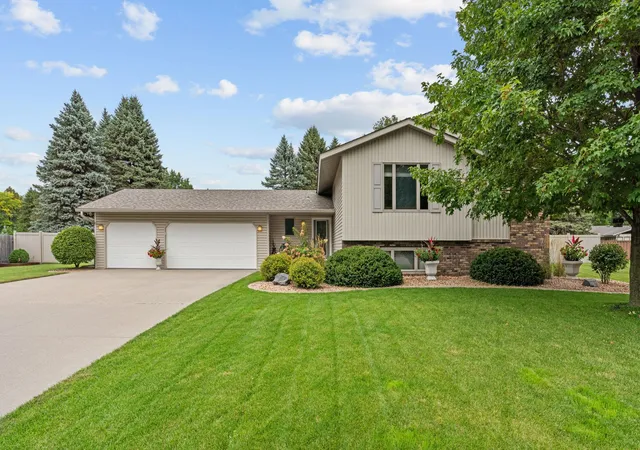 Photo 1 of Single family home for sale at 4760 Larson Rd, Saint Paul, MN 55126 | MLS# 7149681 | Listing updated on 2026-10-02