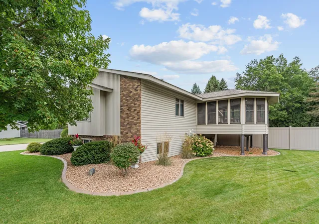 Photo 3 of Single family home for sale at 4760 Larson Rd, Saint Paul, MN 55126 | MLS# 7149681 | Listing updated on 2026-10-02