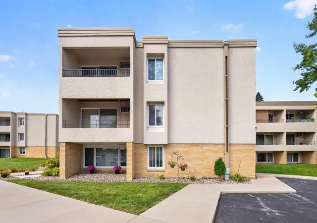 Photo 3 of Condo for sale at 1931 Viking Dr Nw #21, Rochester, MN 55901 | MLS# 7149683 | Listing updated on 2026-09-25