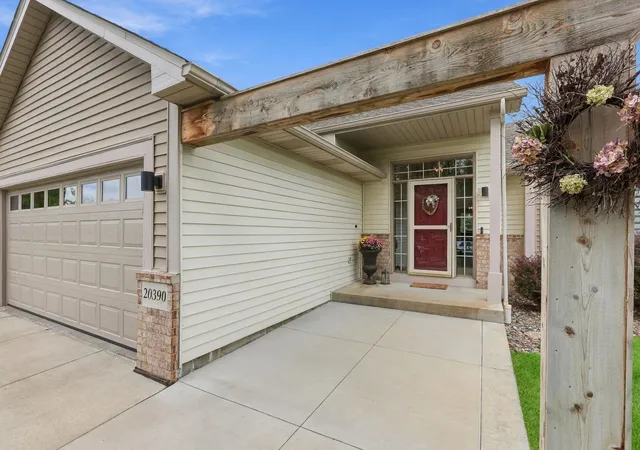 Photo 3 of Single family home for sale at 20390 Pintail Ct, Rogers, MN 55374 | MLS# 7149692 | Listing updated on 2026-10-08