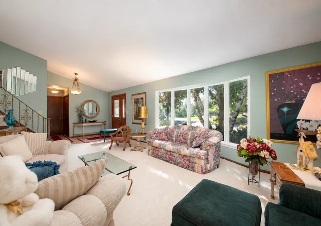 Photo 3 of Single family home for sale at 2 Capri Dr, Mankato, MN 56001 | MLS# 7149715 | Listing updated on 2026-10-01