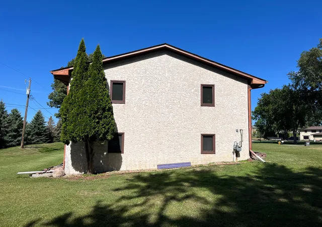 Photo 3 of Single family home for sale at 4459 Urbandale Ct N, Minneapolis, MN 55446 | MLS# 7149723 | Listing updated on 2026-10-08