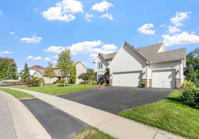 Photo 3 of Single family home for sale at 746 Riesgraf Rd, Carver, MN 55315 | MLS# 7149735 | Listing updated on 2026-10-07