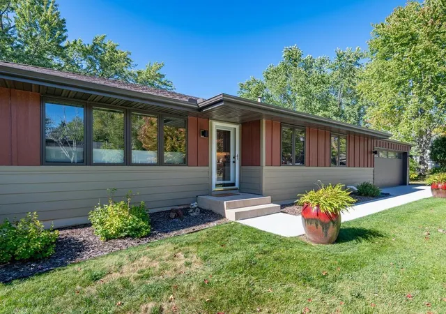 Photo 3 of Single family home for sale at 13008 Lakeview Dr, Burnsville, MN 55337 | MLS# 7149744 | Listing updated on 2026-10-08