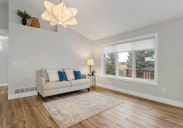 Photo 3 of Single family home for sale at 910 Lee St Ne, Owatonna, MN 55060 | MLS# 7149774 | Listing updated on 2026-10-15