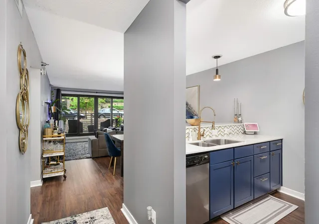 Photo 4 of Condo for sale at 48 Groveland Ter #206B, Minneapolis, MN 55403 | MLS# 7149798 | Listing updated on 2026-10-05
