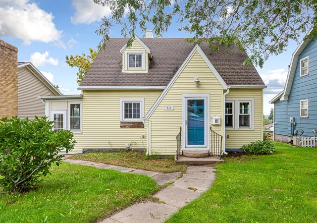Single family home for sale at 613 S Broadway St, New Ulm, MN 56073 | MLS# 7149802