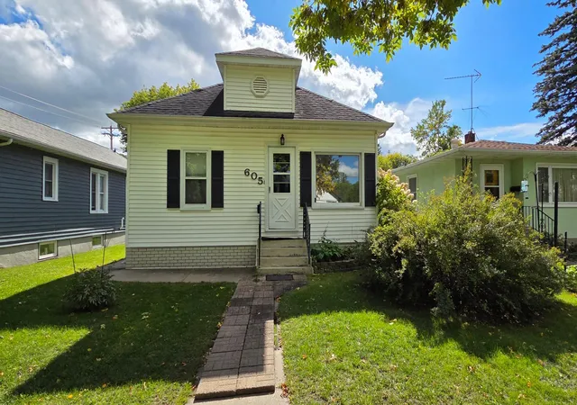 Photo 1 of Single family home for sale at 605 7th Street, International Falls, MN 56649 | MLS# 7149810 | Listing updated on 2026-10-08