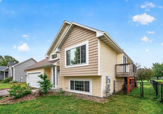 Photo 1 of Single family home for sale at 1212 Elm St, Farmington, MN 55024 | MLS# 7149812 | Listing updated on 2026-10-09