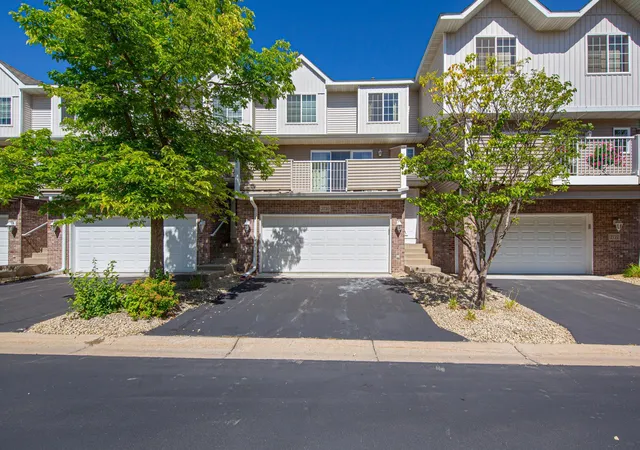 Photo 3 of Single family home for sale at 2720 Brockman Ct, Northfield, MN 55057 | MLS# 7149816 | Listing updated on 2026-09-26