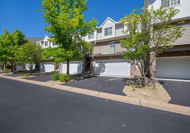 Photo 3 of Single family home for sale at 2720 Brockman Ct, Northfield, MN 55057 | MLS# 7149816 | Listing updated on 2026-09-26