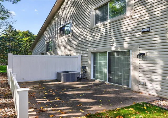 Photo 3 of Single family home for sale at 2583 Lockwood Dr, Saint Paul, MN 55120 | MLS# 7149822 | Listing updated on 2026-10-08