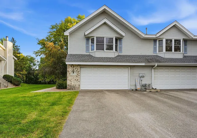 Photo 1 of Townhouse for sale at 513 Upper Wood Way, Burnsville, MN 55337 | MLS# 7149823 | Listing updated on 2026-10-01