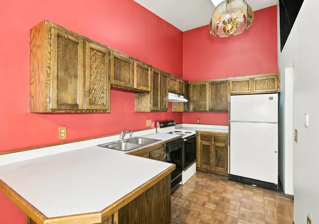 Photo 4 of Townhouse for sale at 513 Upper Wood Way, Burnsville, MN 55337 | MLS# 7149823 | Listing updated on 2026-10-01