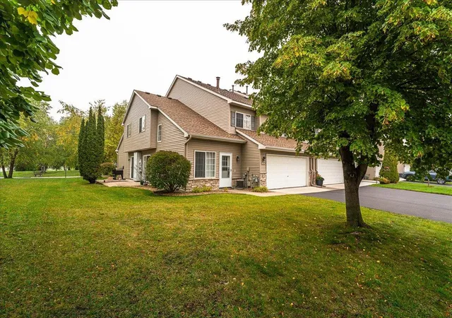 Photo 3 of Single family home for sale at 8334 Delaney Dr, Inver Grove Heights, MN 55076 | MLS# 7149825 | Listing updated on 2026-10-05