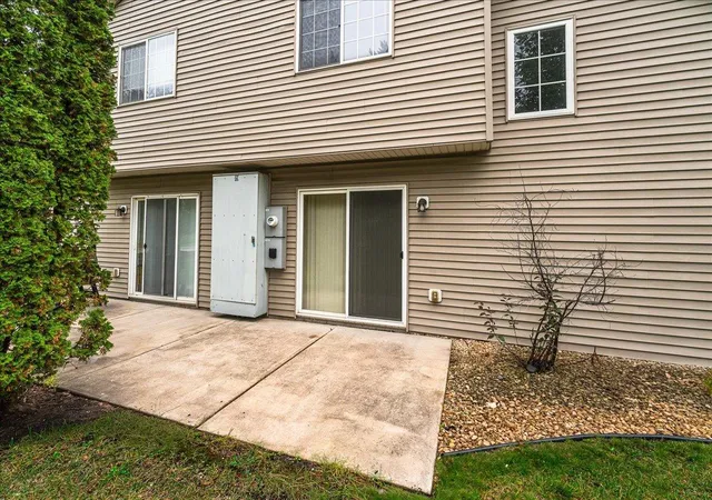 Photo 4 of Single family home for sale at 8334 Delaney Dr, Inver Grove Heights, MN 55076 | MLS# 7149825 | Listing updated on 2026-10-05