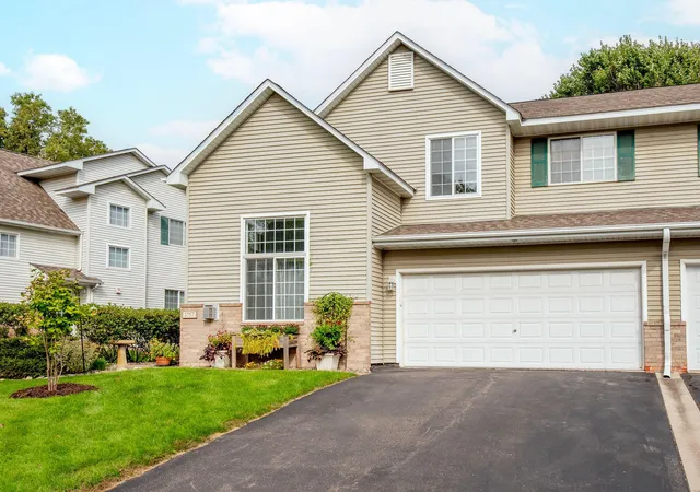 Photo 2 of Single family home for sale at 1757 Elm St, Saint Paul, MN 55110 | MLS# 7149850 | Listing updated on 2026-10-07