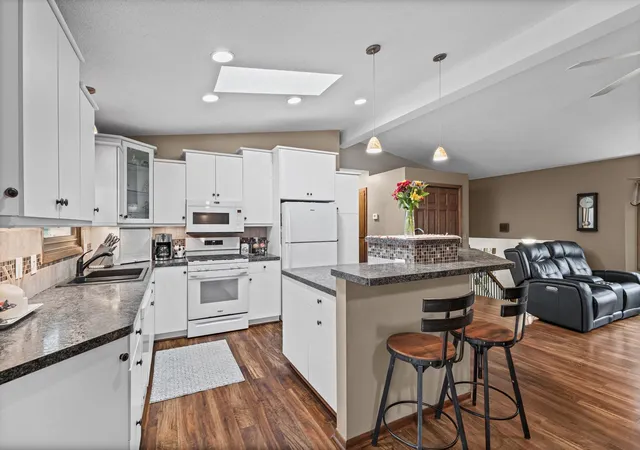 Photo 3 of Single family home for sale at 1142 Parkview Ln, Saint Paul, MN 55123 | MLS# 7149854 | Listing updated on 2026-10-21
