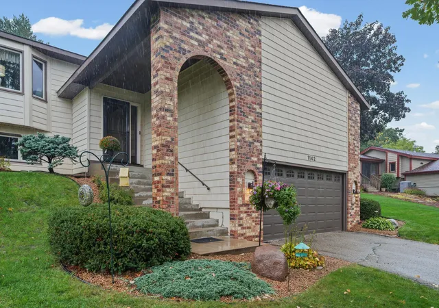 Photo 4 of Single family home for sale at 1142 Parkview Ln, Saint Paul, MN 55123 | MLS# 7149854 | Listing updated on 2026-10-06