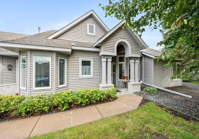 Photo 3 of Single family home for sale at 2530 Sumac Ridge, Saint Paul, MN 55110 | MLS# 7149855 | Listing updated on 2026-09-25