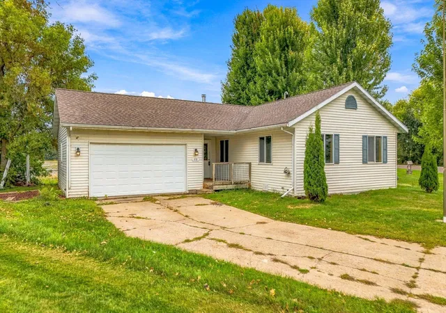 Photo 3 of Single family home for sale at 410 Camelia Dr, Clayton, WI 54004 | MLS# 7149859 | Listing updated on 2026-09-25