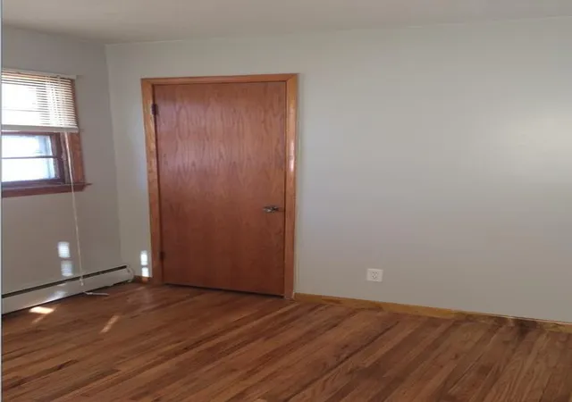 Listing Photo 4 - Condo for sale in building located at 566 & 568 37th Ave NE, Minneapolis, MN 55421
