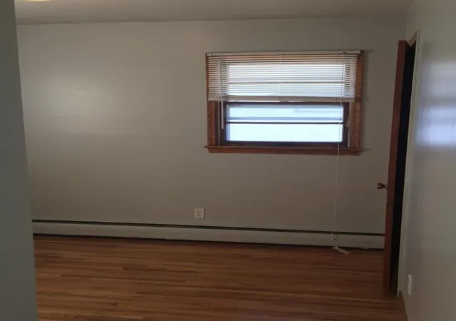 Listing Photo 5 - Condo for sale in building located at 566 & 568 37th Ave NE, Minneapolis, MN 55421