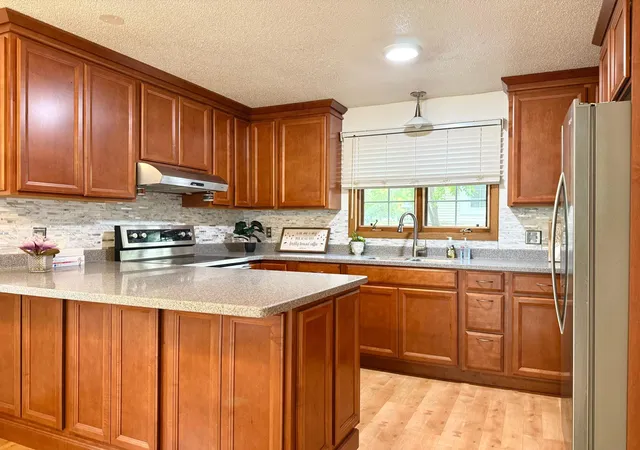 Photo 4 of Single family home for sale at 2023 Parkside Dr, Saint Paul, MN 55119 | MLS# 7149883 | Listing updated on 2026-10-01
