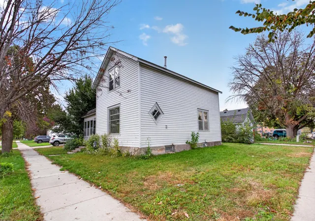 Photo 2 of Single family home for sale at 423 N Ash St, Chaska, MN 55318 | MLS# 7149885 | Listing updated on 2026-10-08