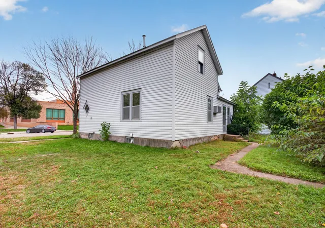 Photo 3 of Single family home for sale at 423 N Ash St, Chaska, MN 55318 | MLS# 7149885 | Listing updated on 2026-10-08